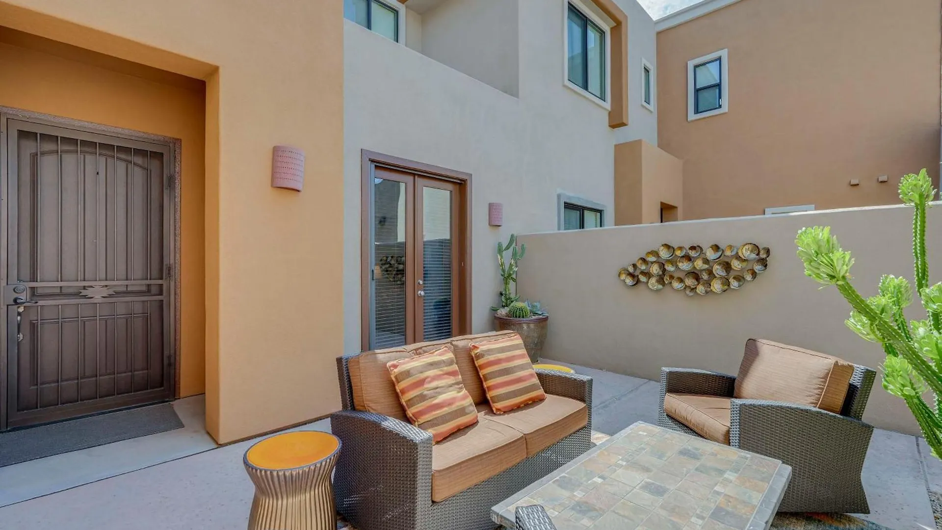 דירה Modern Scottsdale Condo With Patios And Mountain Views