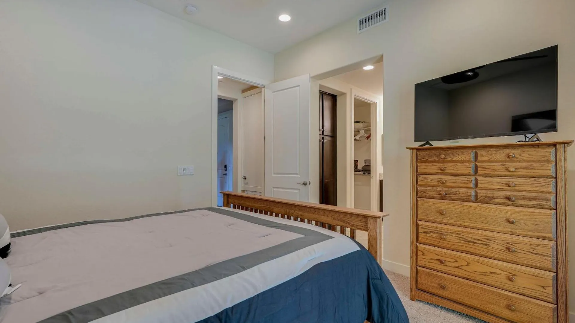 Modern Scottsdale Condo With Patios And Mountain Views 0*,  ארצות הברית