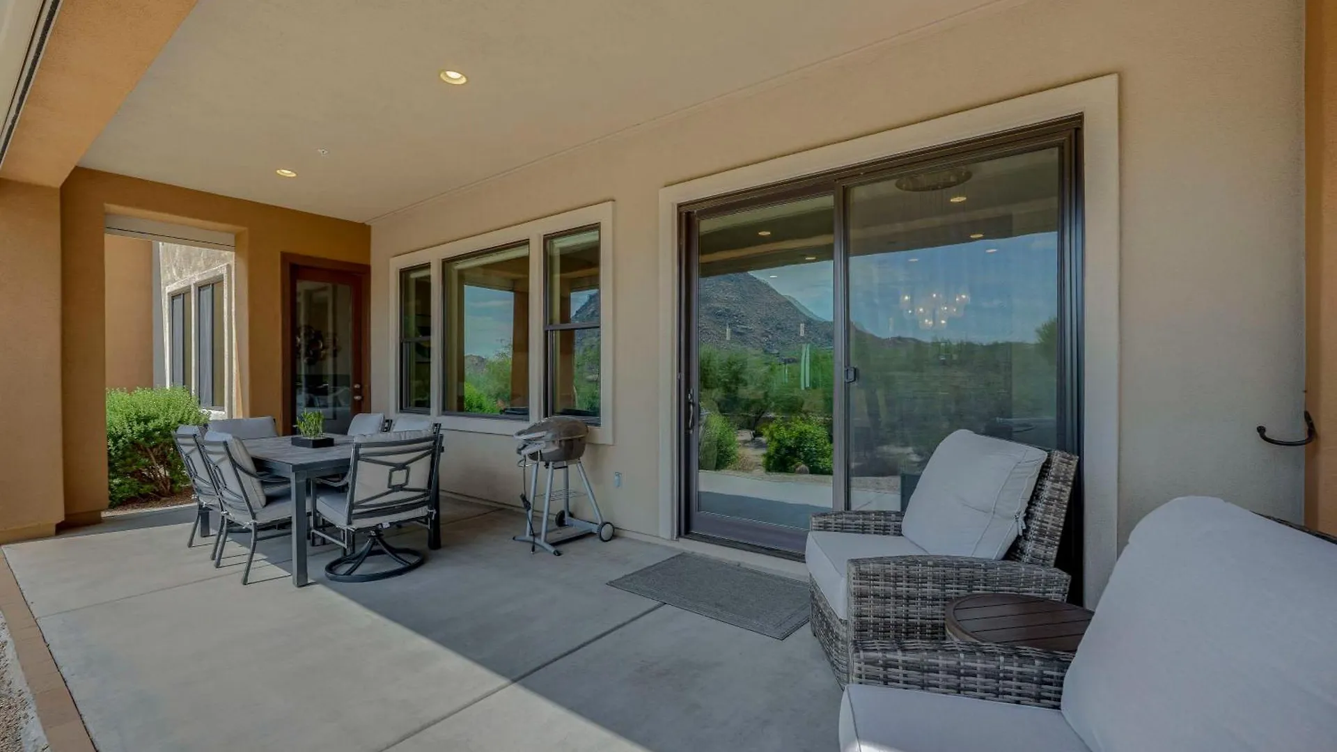 Modern Scottsdale Condo With Patios And Mountain Views ארצות הברית