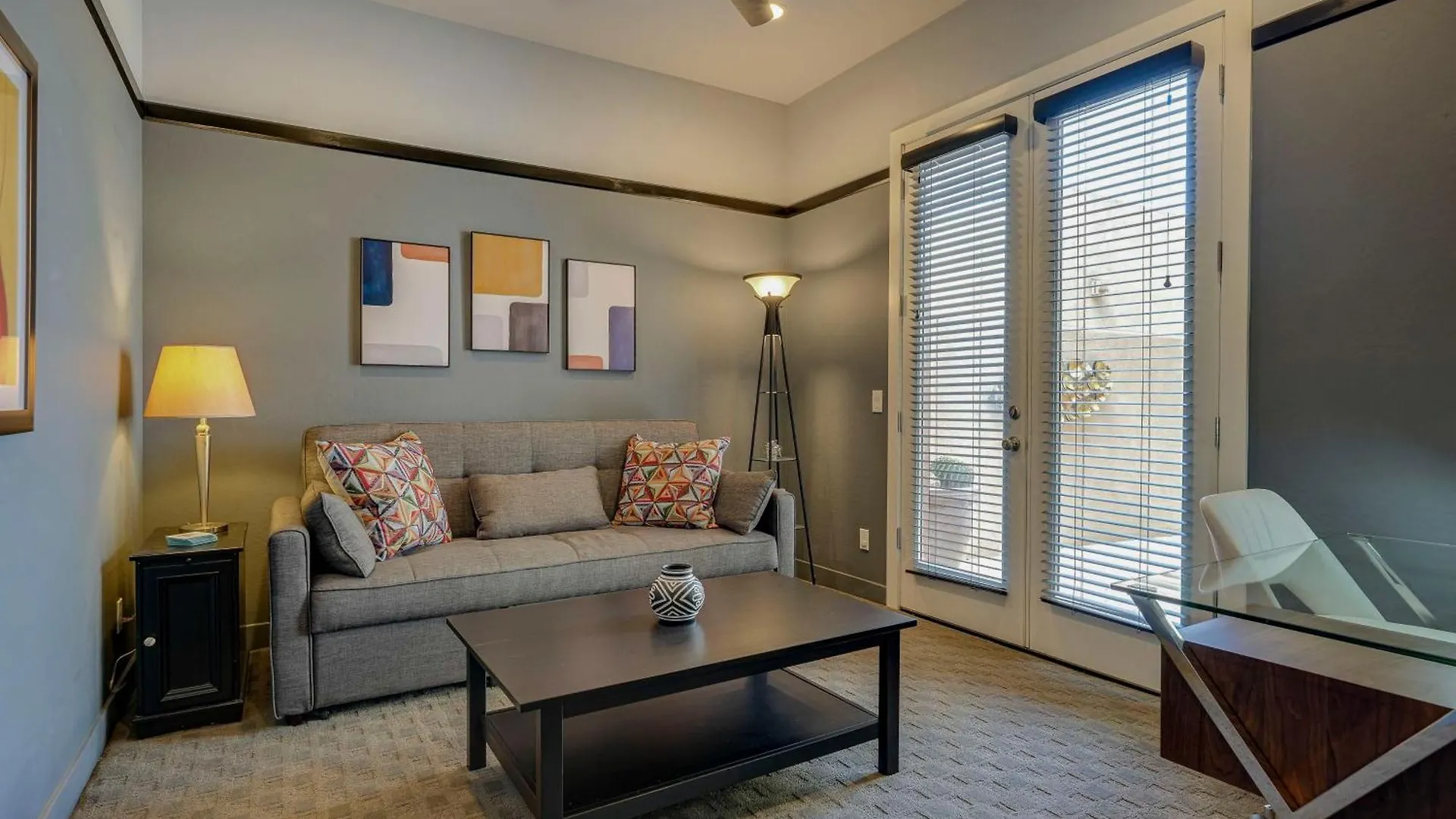Modern Scottsdale Condo With Patios And Mountain Views 0*,  ארצות הברית