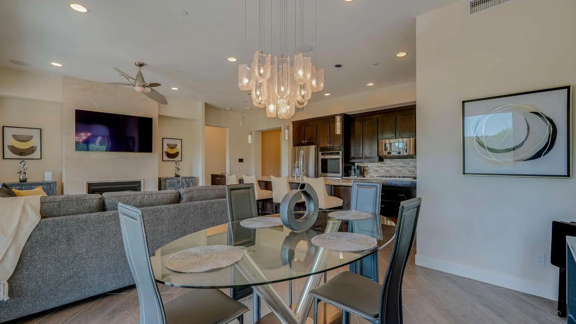 Modern Scottsdale Condo With Patios And Mountain Views 0*,