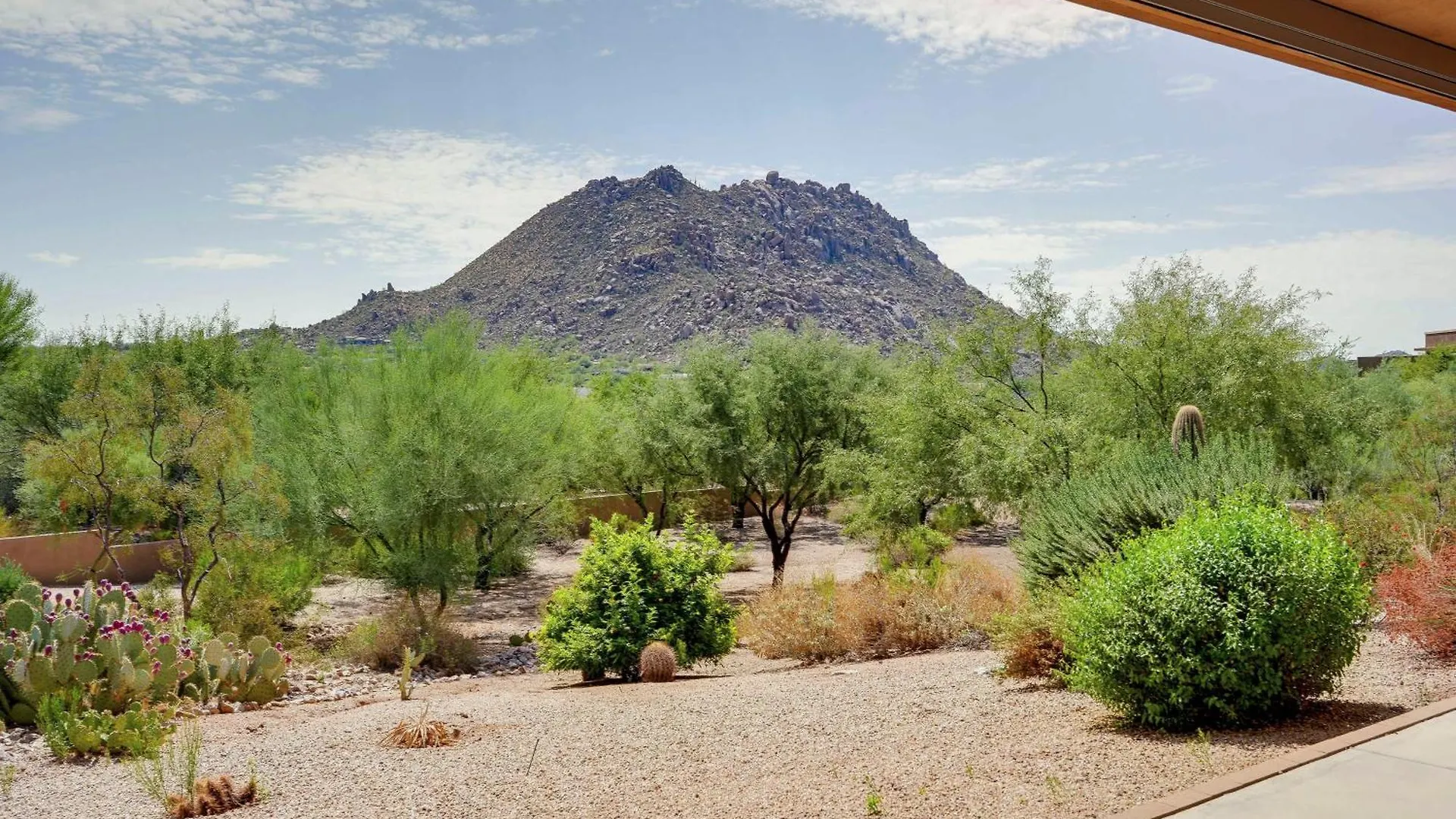 Modern Scottsdale Condo With Patios And Mountain Views