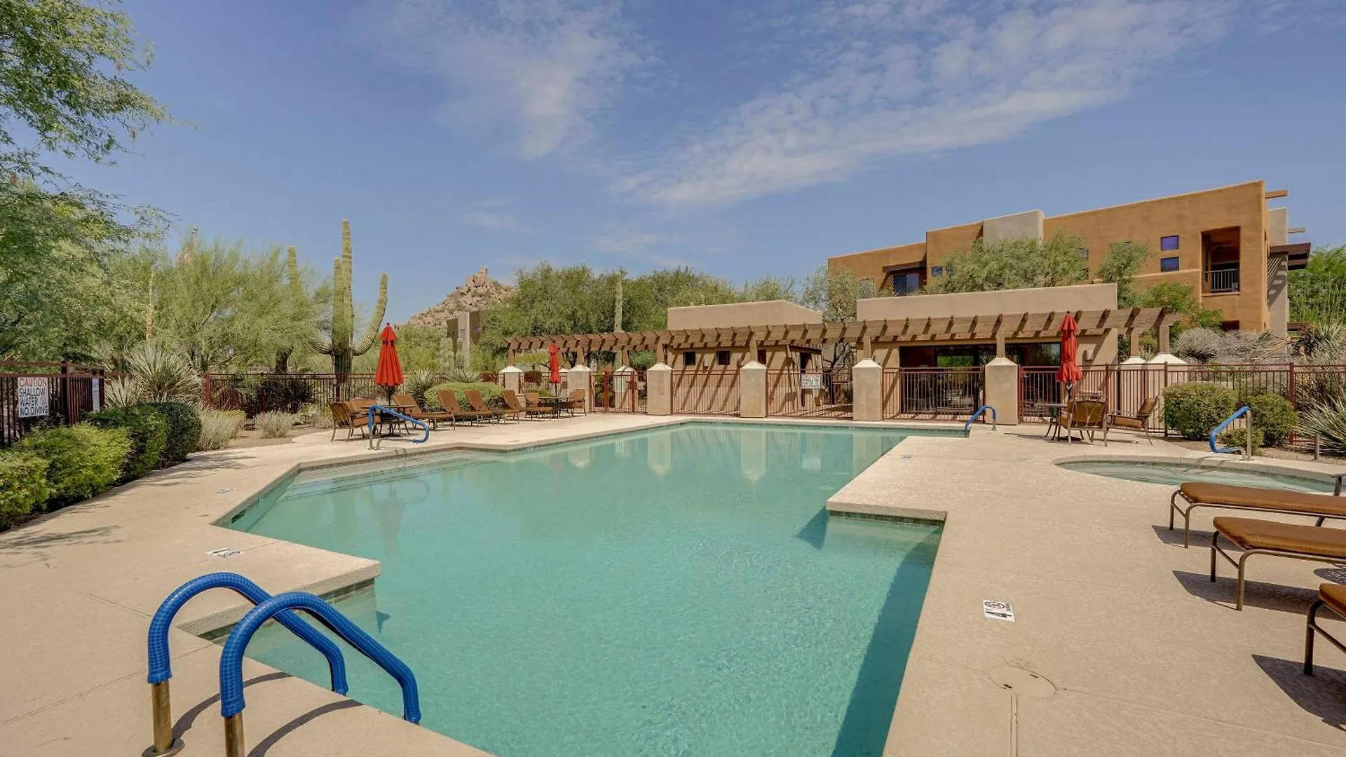 Modern Scottsdale Condo With Patios And Mountain Views דירה