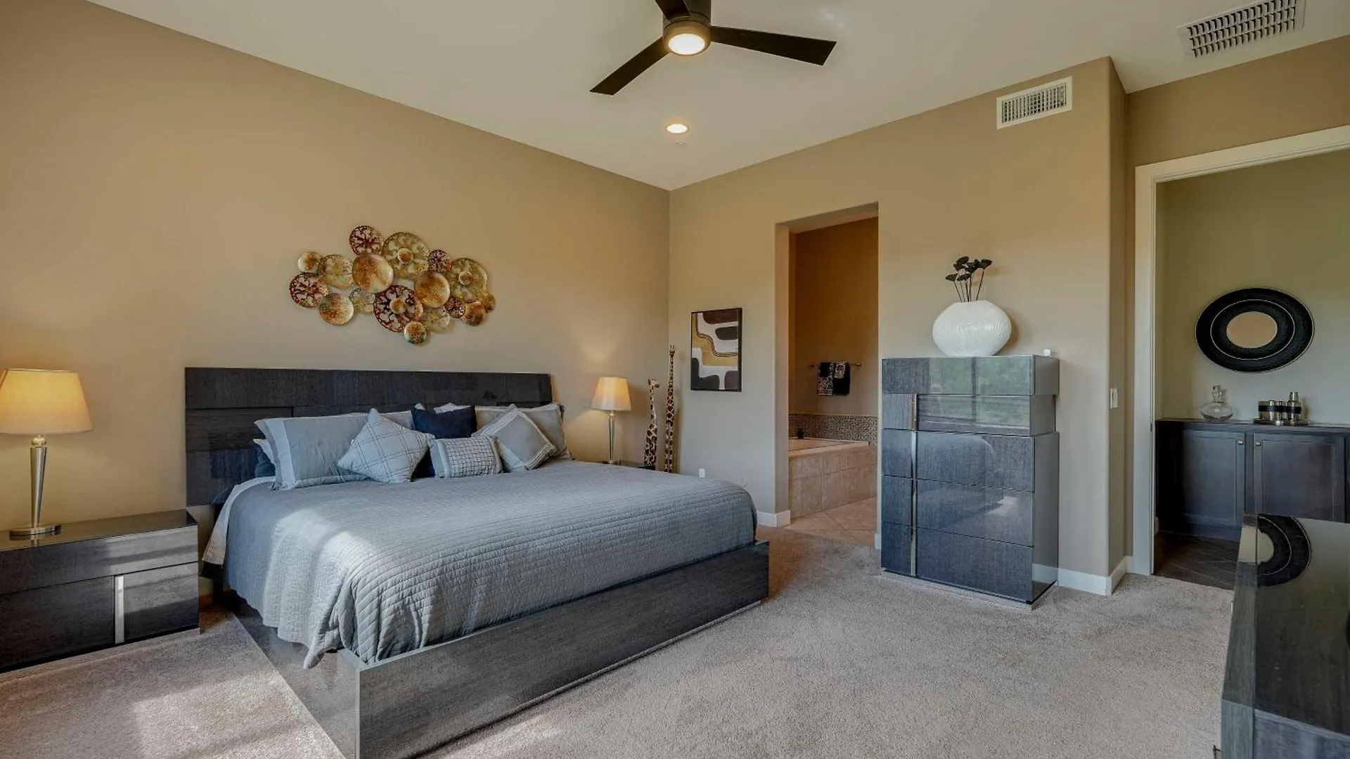 Modern Scottsdale Condo With Patios And Mountain Views